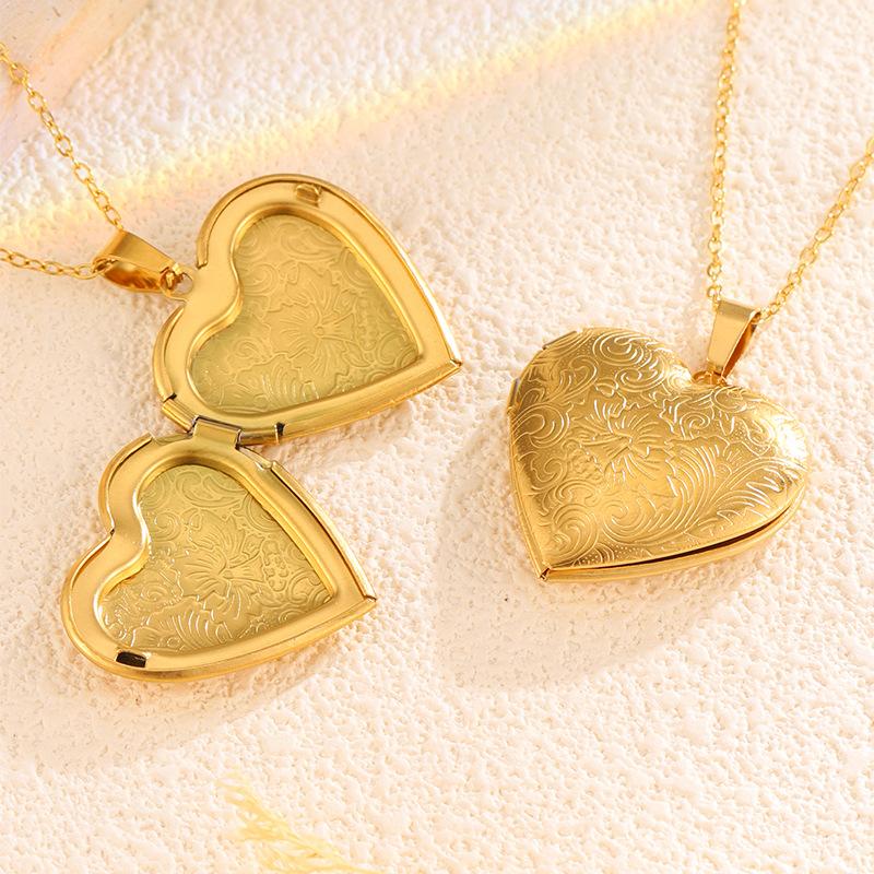 Stainless steel necklace retro love photo frame necklace does not fade women's light luxury carved titanium steel necklace pendant jewelry
