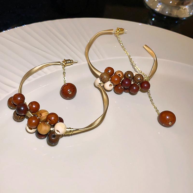 Silver Needle C-Shaped Metal Hoop Earrings - European & American Heavy Industrial Design, Fashionable, Versatile High-End Women's Studs.