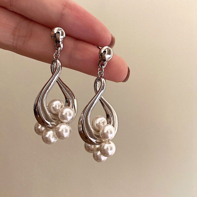 European and American Hipsters Retro Baroque Pearl Earrings French Style Fancy Niche Normcore Bag Personalized and Exaggerated Earrings Silver Needle