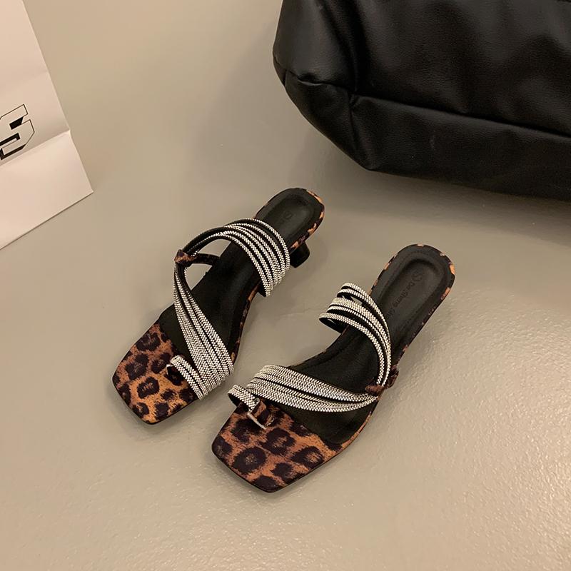 Fashion Sexy Leopard High Heels Slippers for Women Summer Fashion Crystal Cover Toes for Women Sandals 2025 New Dress Party Pump Shoes