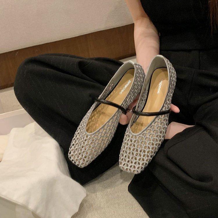 In the autumn of 2025, the new thick-soled, French square head hollow-woven one-word belt versatile soft surface light mouth single shoes women