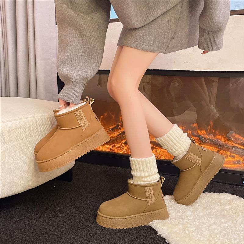 Thick-soled snow boots women's fur integrated new winter shoes piled and thickened waterproof, non-slip and warm cotton shoes