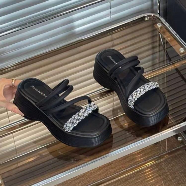 

Thick-soled slippers female 2025 summer new small muffin heightening fairy wind outside wearing sandals beach one-word drag 40 чёрный