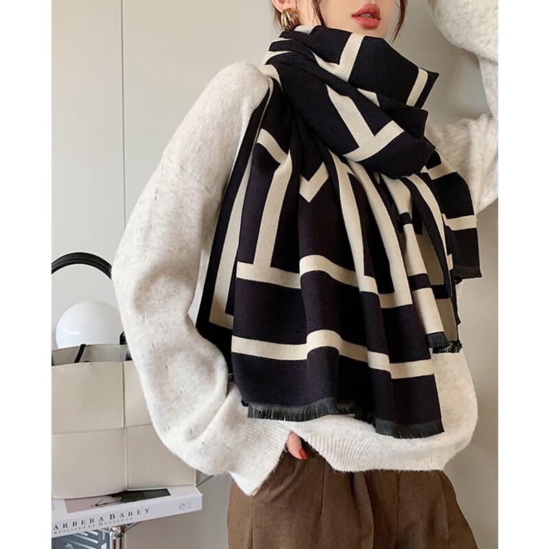 VICTORIA&VERA Frayed Edge Geometric Pattern Scarf