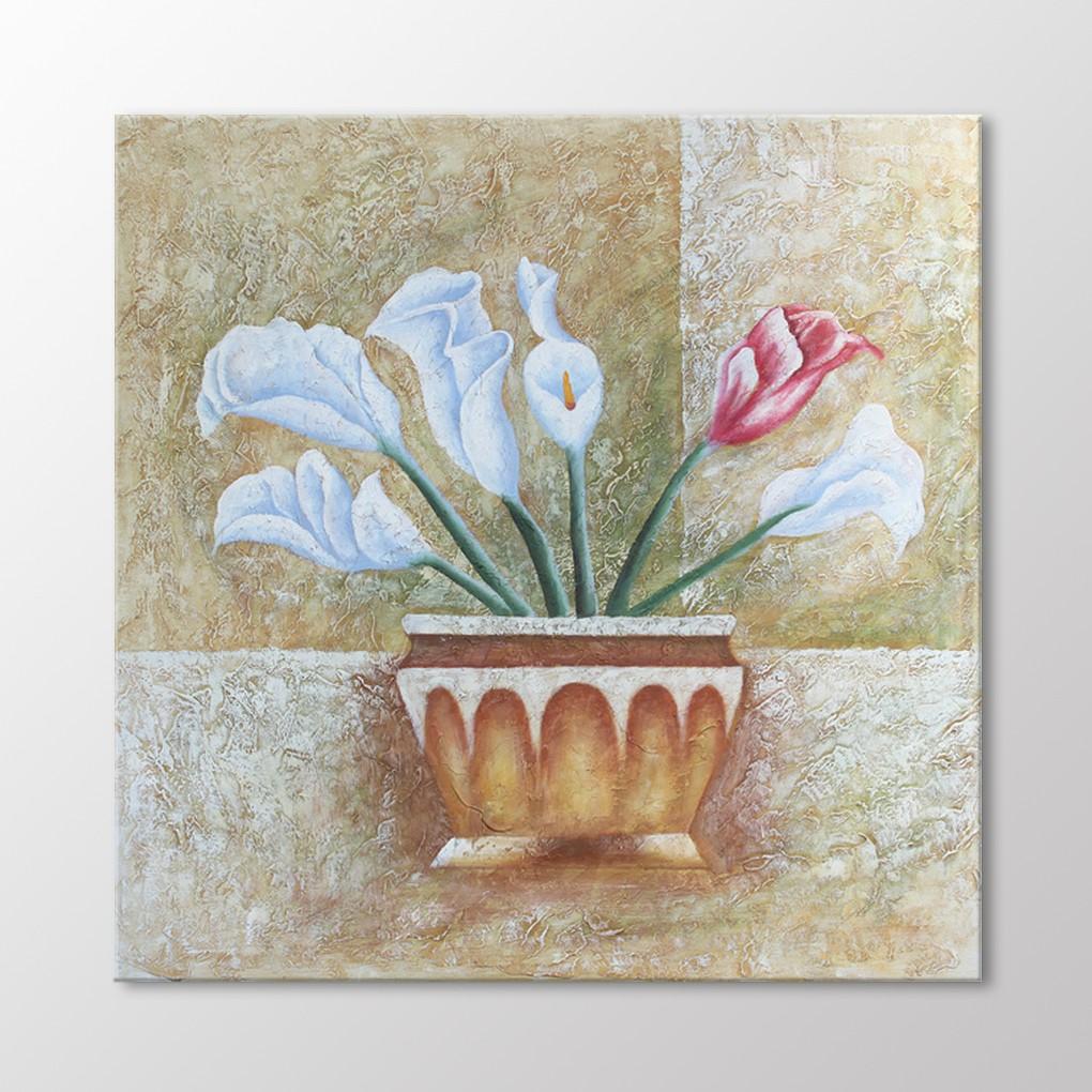 

Цветы в вазе на столе