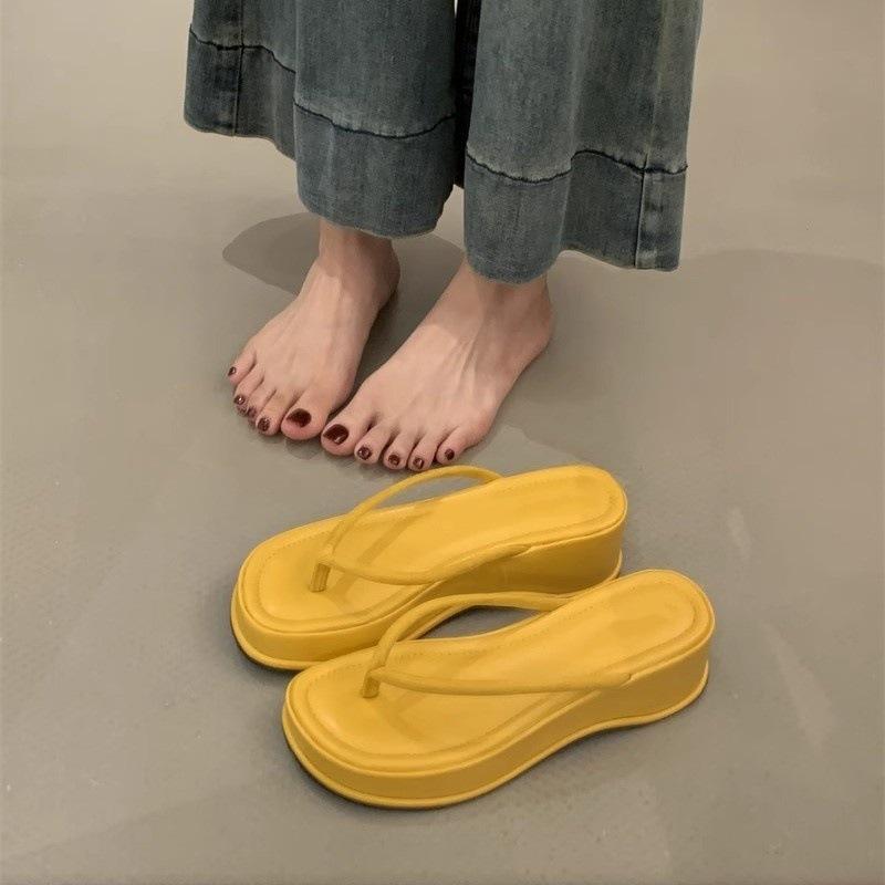 Thick-soled heightened pinch-on flip-flops fairy shoes 2025 new summer outer wear holiday wedge sandals