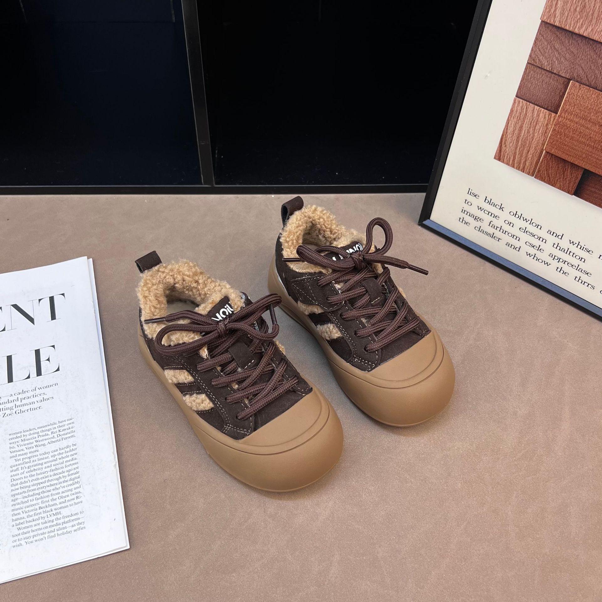 

Children s Plush Sports Shoes: 2025 Winter Edition - Warm, Fur-Lined Cotton for Boys & Girls 29 коричневий