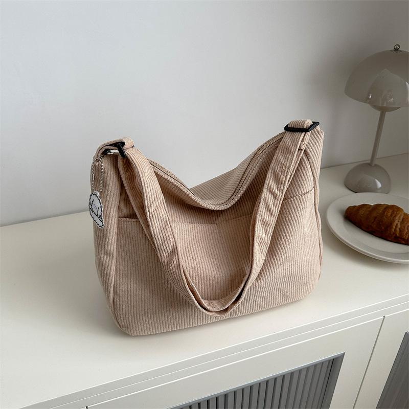 Modische, einfache Umhängetasche, Frühling, neue lässige Umhängetasche, Damen-Persönlichkeit und schöne Einkaufstasche mit großem Fassungsvermögen