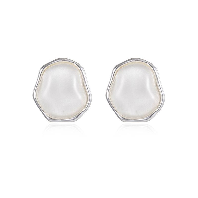 Special-shaped Irregular Stud Earrings Cold Light Pearlescent Silver Hemming Earrings High-end Sense Niche Gentle Temperament Versatile Earrings Women