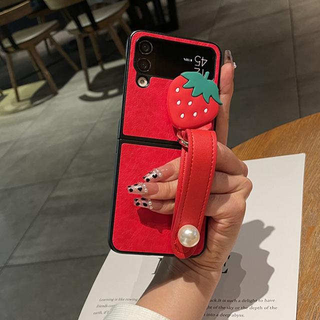 

3D чехол для телефона с клубникой для Samsung Galaxy Z Flip 4 3, чехол из искусственной кожи с жемчугом, ремешок на запястье, кронштейн For Galaxy Z Flip 4