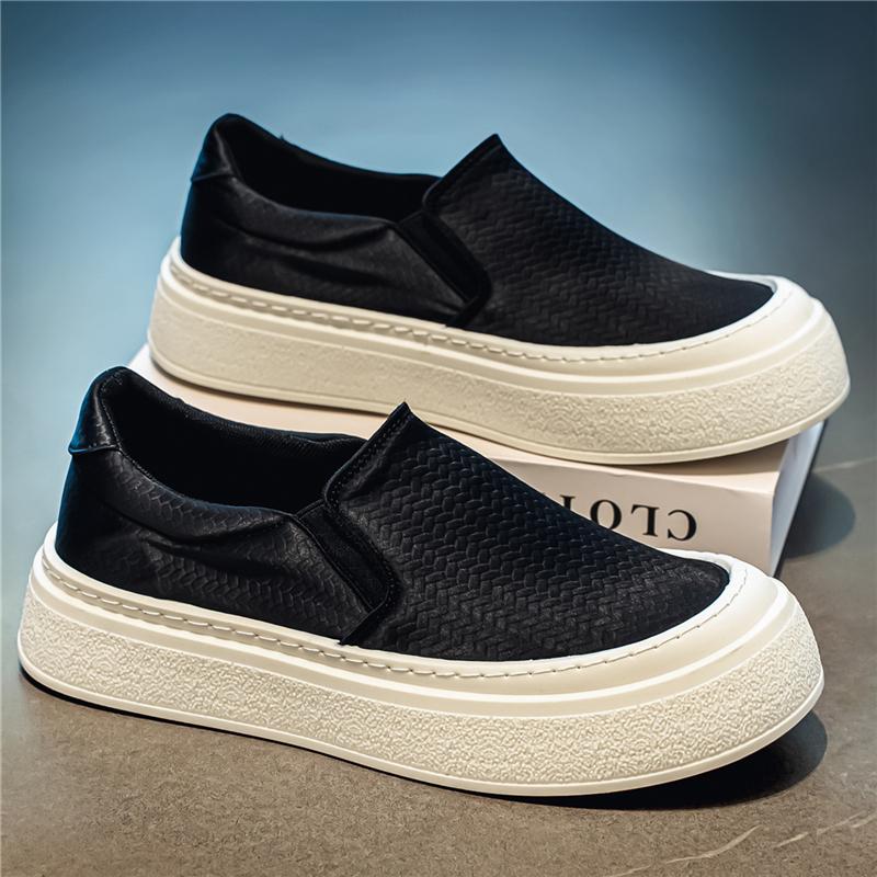 Man Thick Sole Casual Board Shoes Slip On Lazy Sneakers Versatile Trendy Footwear Student Daily Commute Street Walking Shoes