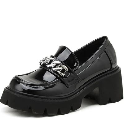 Moda Luksusowe Buty Damskie Obcasy Obcasy na Platformie Łańcuch Projektanckie Buty Kobieta Czółenka Czarne Sneakersy Lakierowana Skóra Damskie Mokasyny But na Obcasie