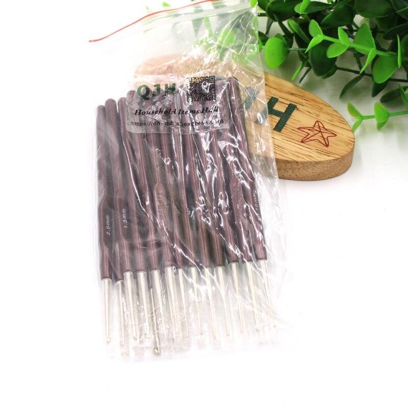 16pcs Plastic Handle Crochet Hooks Handle Knitting Needles Set Crochetings and Knittings 0.5mm-2.5mm 16 Size