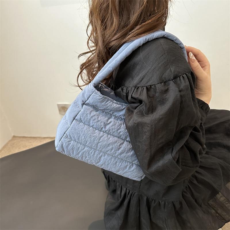 Neue Frühling- und Sommer-Trend einfarbige beliebte Umhängetasche für Pendler, modische lässige Stickgarn-Kleine Tasche für Damen