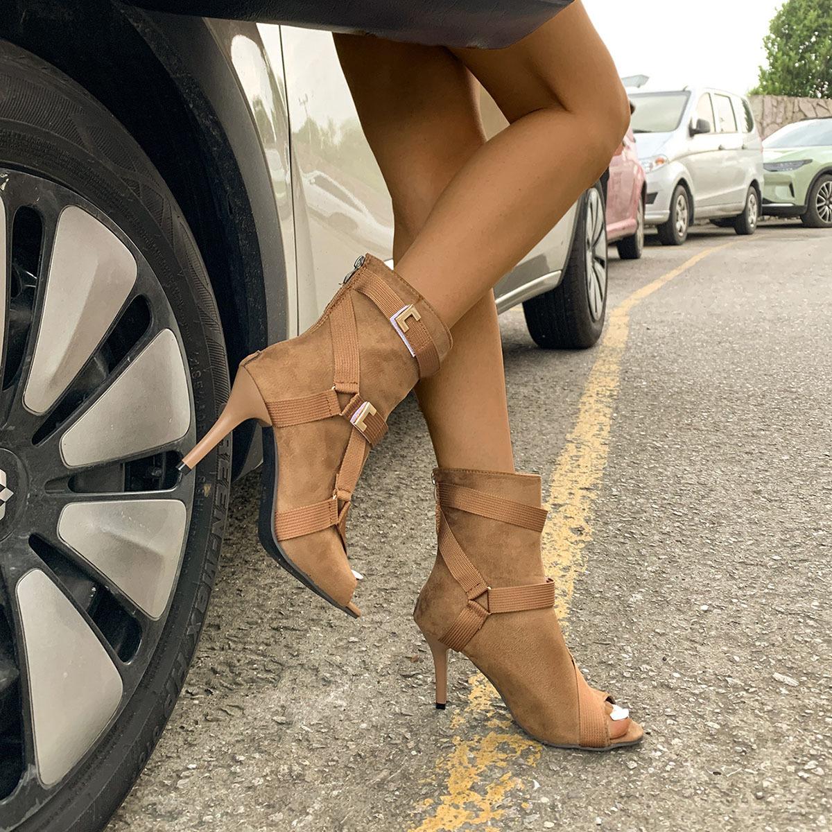 

Европейские и американские крутые ботинки на шнуровке женские 2025 лето полые короткие ботинки шпилька высокие каблуки танцевальная обувь большой размер босоножки с открытым носком 39 коричневый