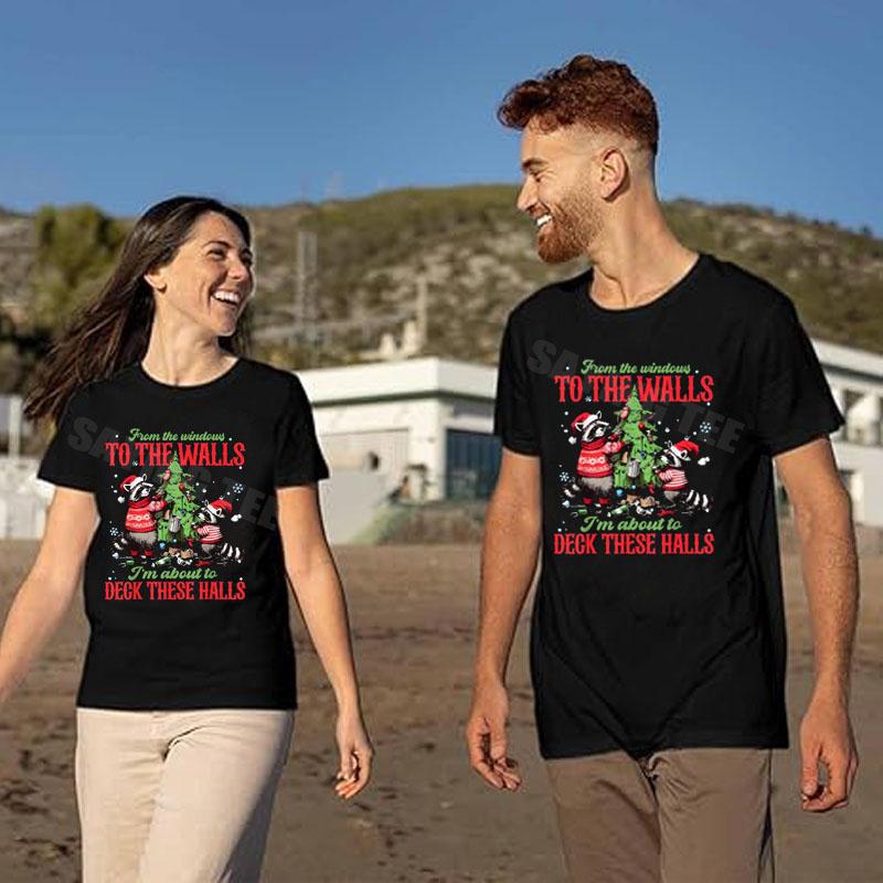 Från fönstren till väggarna Jag ska pynta dessa salar T-shirt Rolig julkostym Nyhetsgåvor Y2k Tvättbjörn Jul-T-shirts