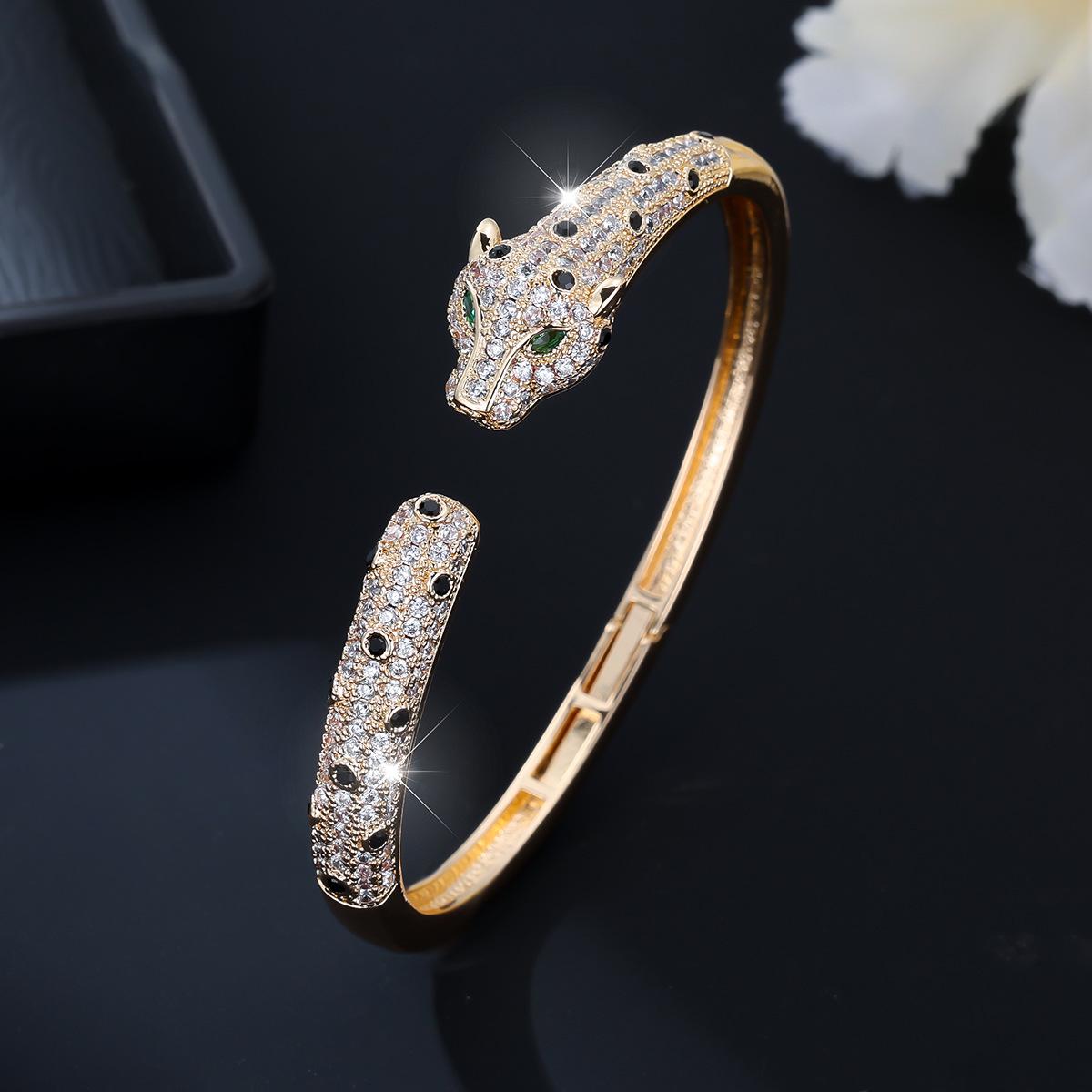 

European & American Style Leopard Bracelet: Personalized, Fashionable, High-End, Exaggerated Hip-Hop Full Diamond Design. золотий