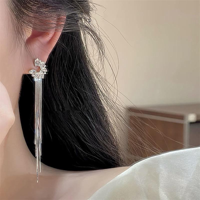 Exquisite French Moon Tassel Earrings: Elegant, Sweet, High-End Studs
