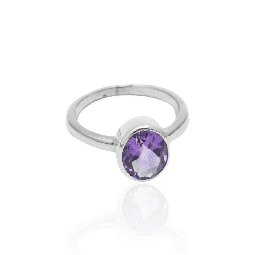 Anello Minimalista Ovale in Ametista: Gemma in Argento Sterling 925