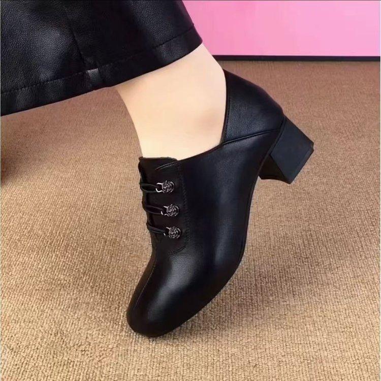 Coarse Heel Single Shoes Women's Autumn 2025 New Versatile Soft Sole Fashion Women's Shoes Medium Heel Leather Shoes Popular Dance Shoes Women