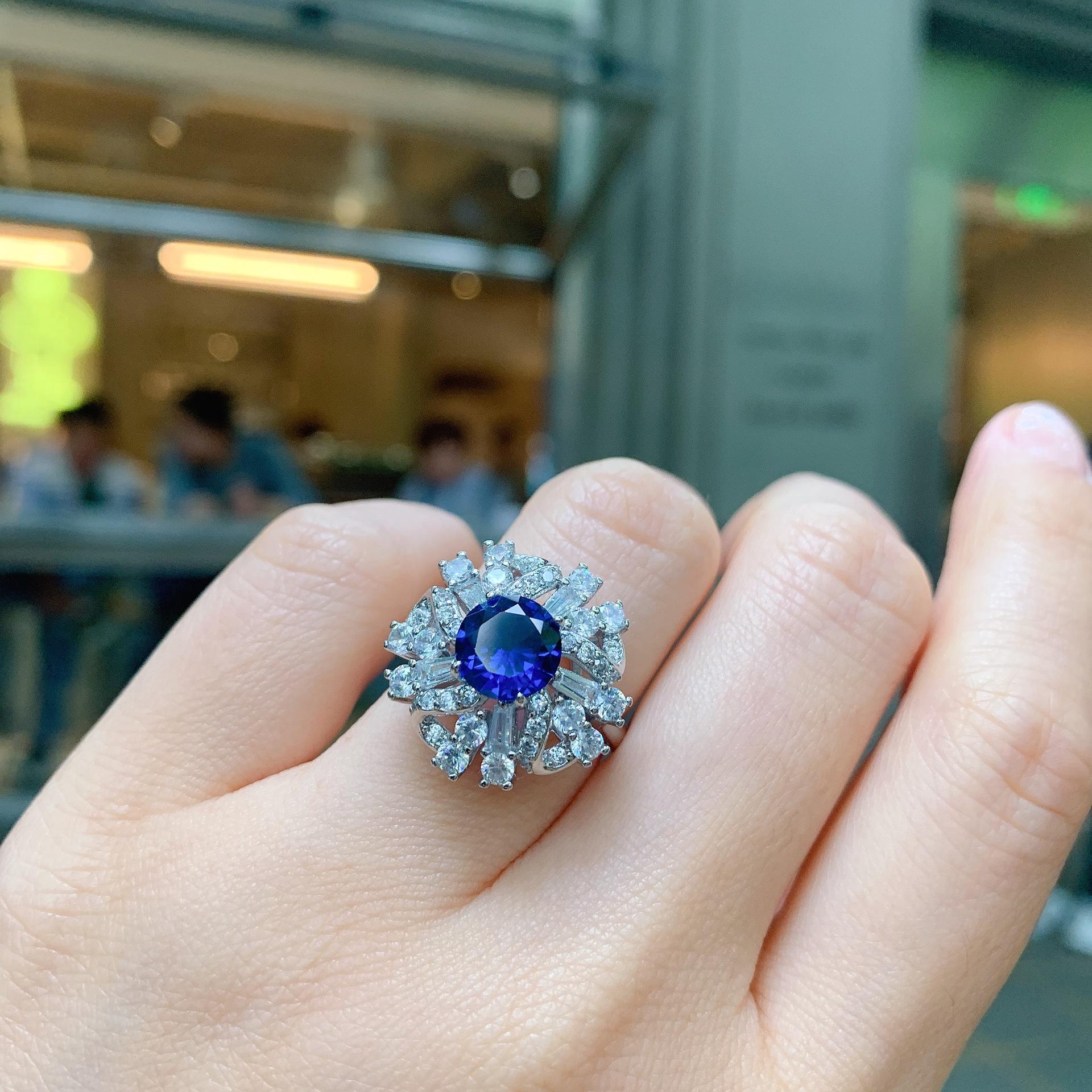 

Ювелирное изделие Имитация Танзанийского Синего, Сапфир Ретро Стиль Универсальное Кольцо Сверкающее Кольцо для Женщин с Бриллиантовой Вставкой opening adjustable