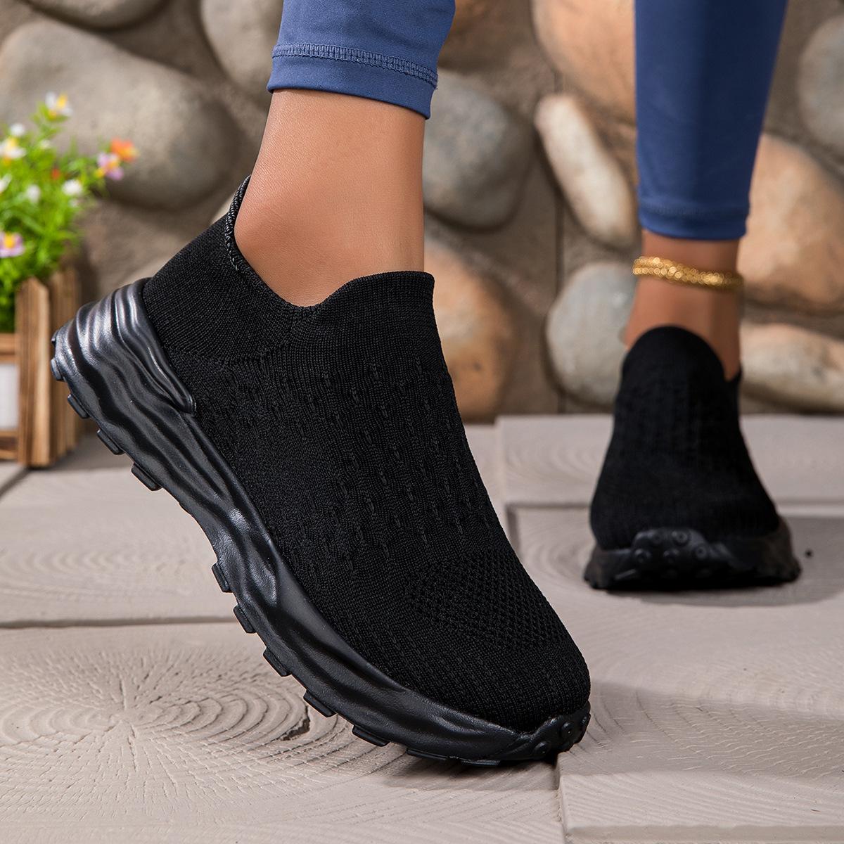 

New sports shoes Cross-border size sports shoes Casual trend Versatile sports couple shoes Flying woven shoes 36