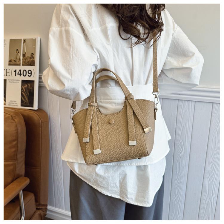 Niche Fashion Hand-carried Bucket Bag Women's Simple and Versatile Going Out Shoulder Bag Trendy Women's Messenger Bag