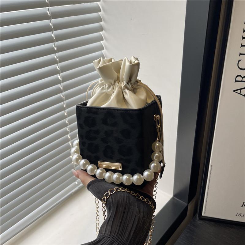 Hand Carry Pearl Bucket Bag Women's New Autumn Simple Fashion Shoulder Bag Niche High-end Textured Messenger Bag