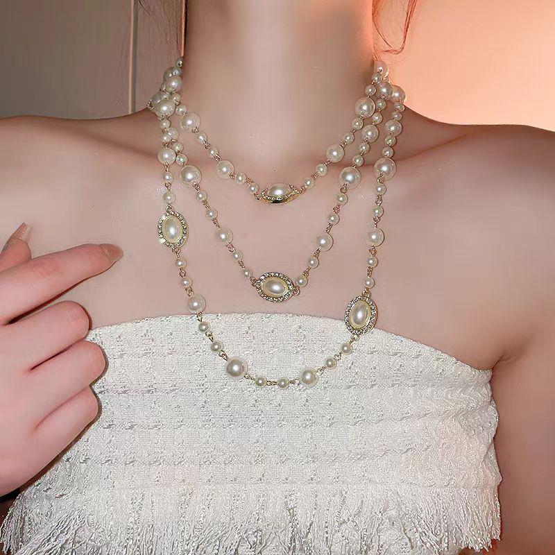 Elegant Pearl Four-Leaf Clover Women's Necklace - Versatile Layered Sweater Chain for Autumn/Winter