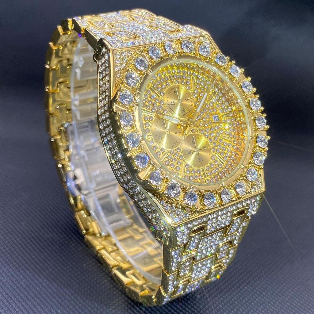 Luxus Volldiamant Goldton Chronograph Herren-Quarz-Uhr Bling Kristall Zifferblatt & Armband mit Datumsanzeige Hip Hop Streetwear Stil