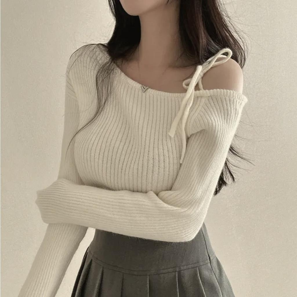 Korean Early Autumn Womens Knit Sweater Asymmetric Slit Neck Hot Girl Style Tie Detail Knit Top