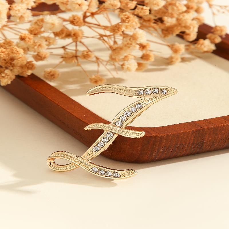 Kvinnor A-Z Bokstav Brosch Strass Kristall Guldfärg Engelska Alfabetet Metallnålar Söt Brosch Smyckestillbehör Gåva