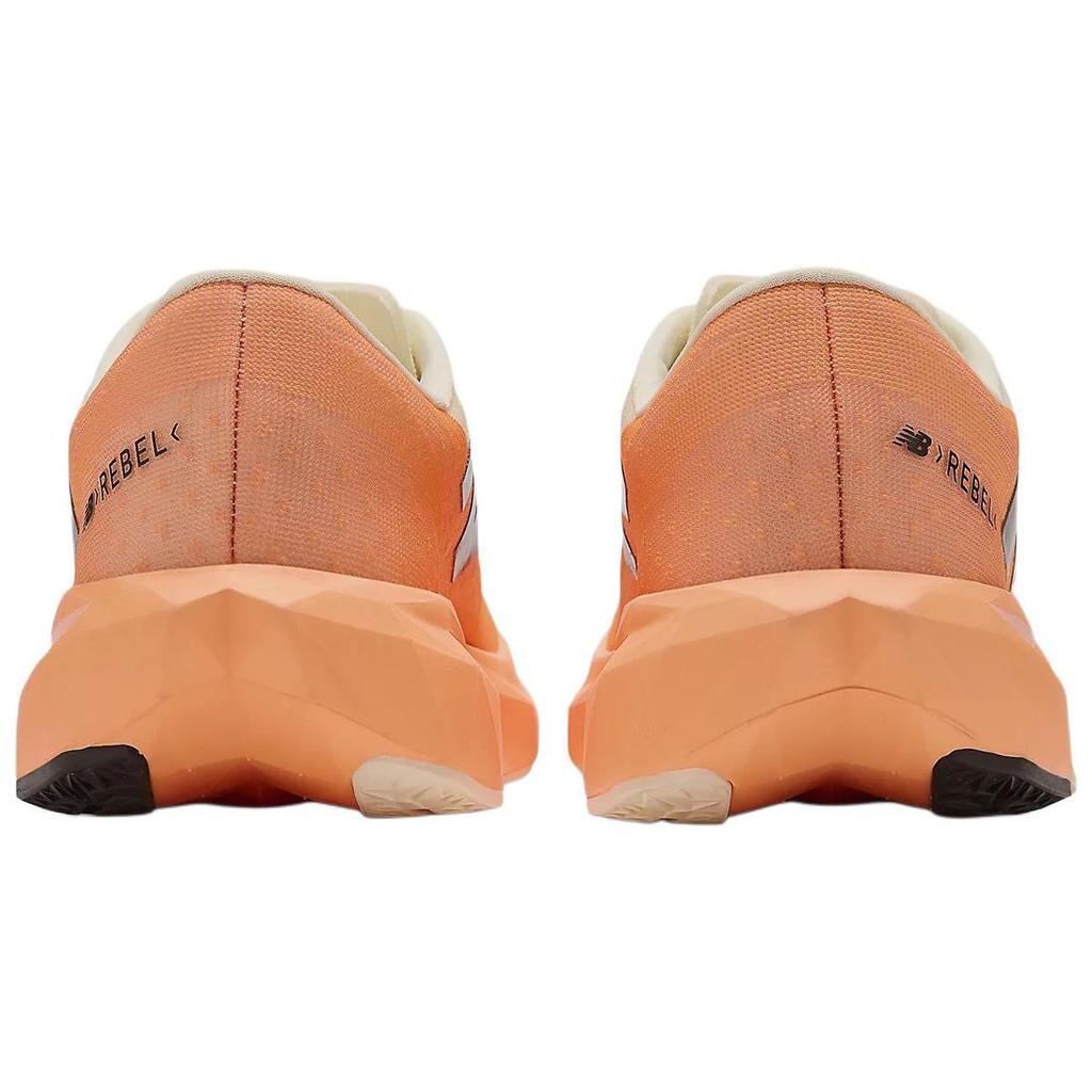 New Balance FuelCell Rebel v4 Sıcak Mango/Angora/Siyah Kadın Koşu Ayakkabısı WFCXCC4