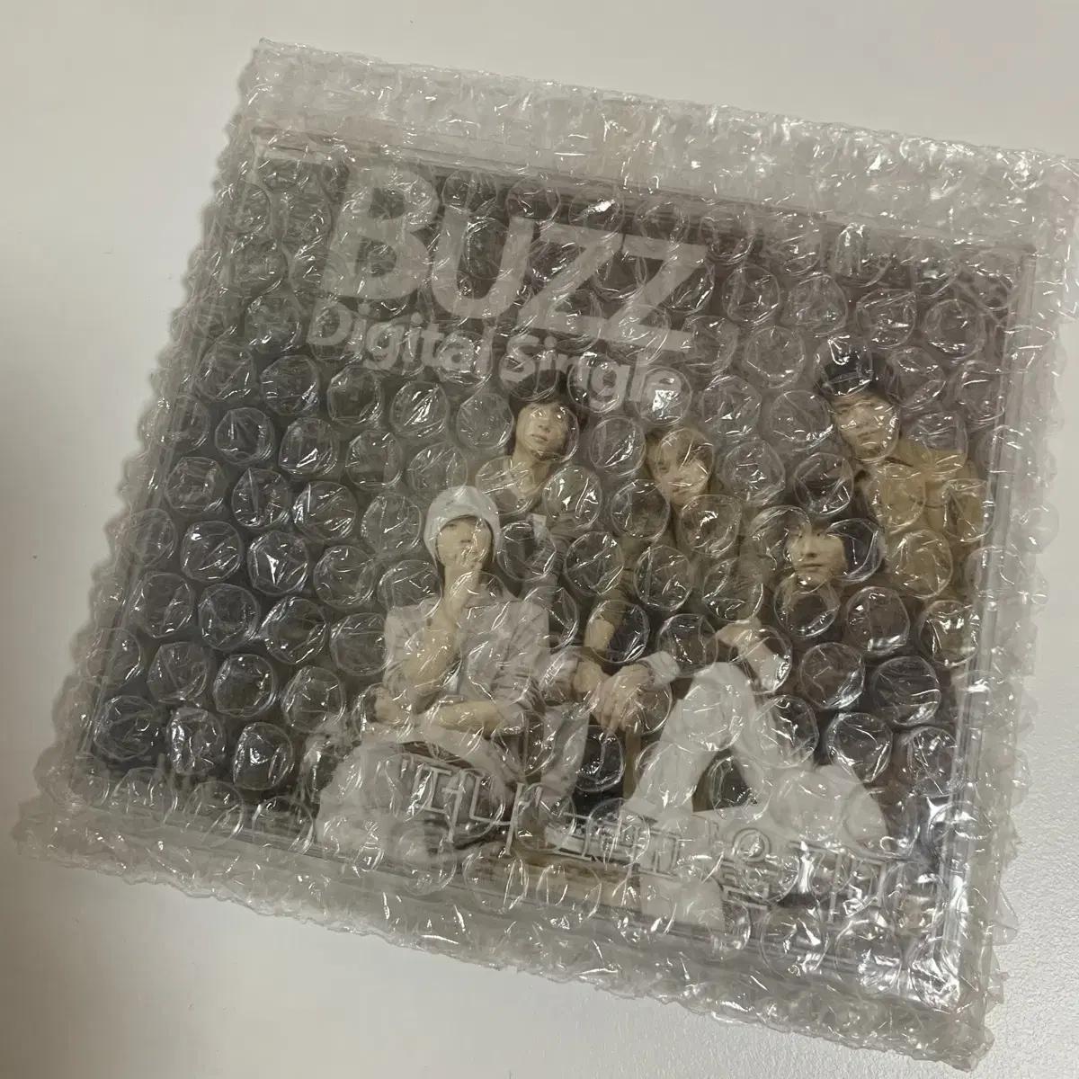 

Мин Кён Хун покидает Buzz цифровой сингл и не плачь