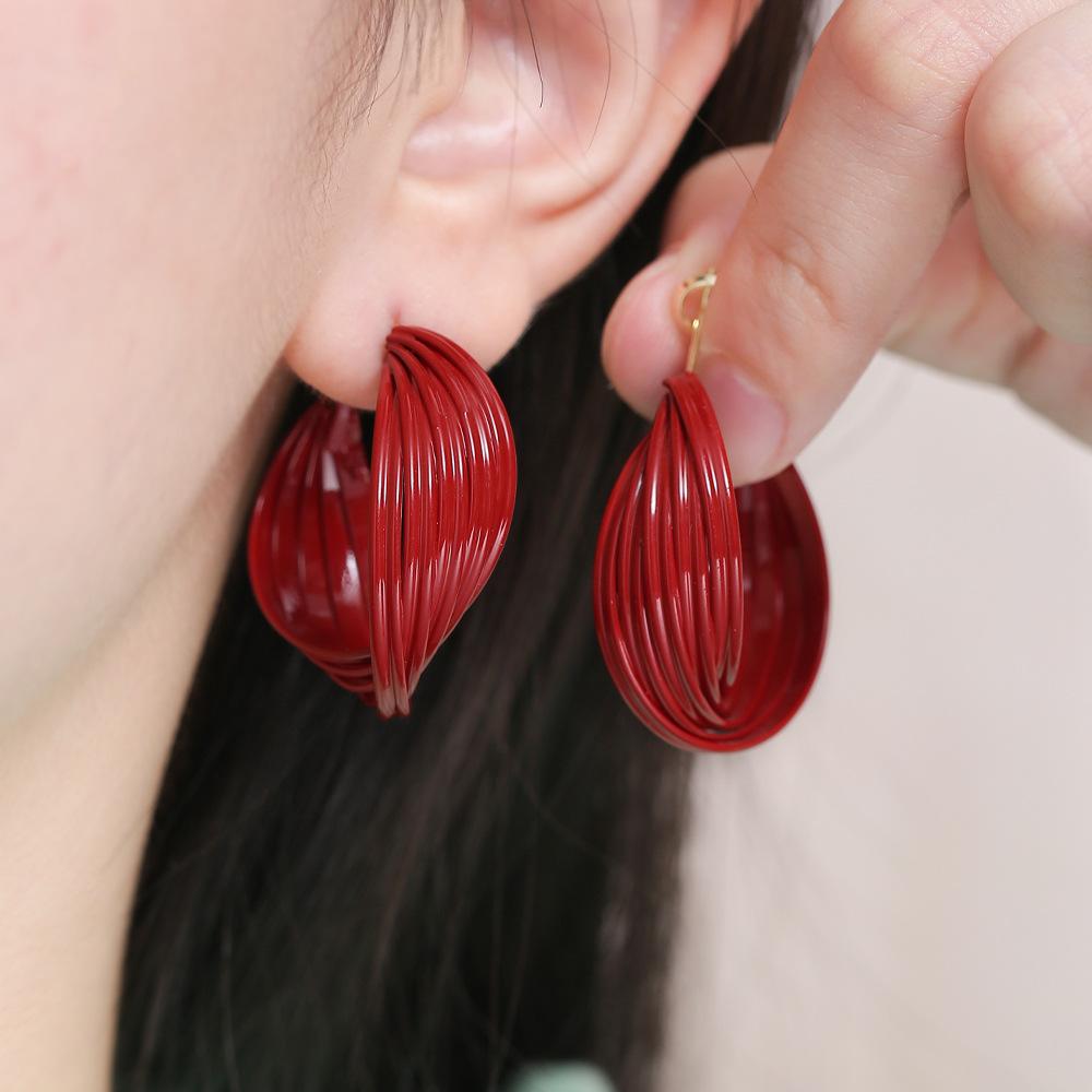 

Модные висячие серьги для женских украшений красный