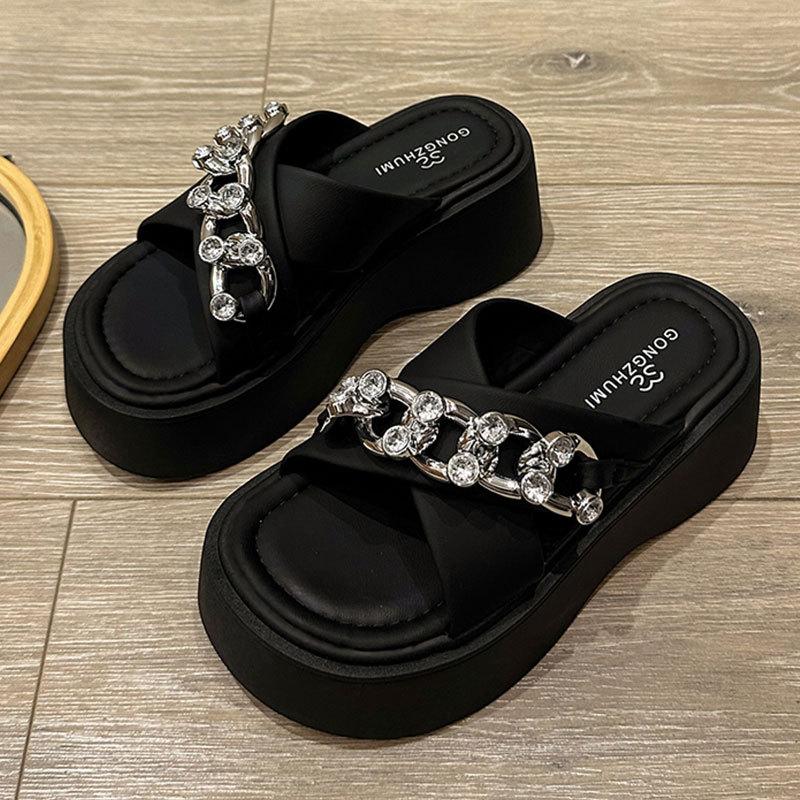 Rhinestone One-word Slippers for Women's Summer Wear 2025 New Small Man Height Increase Thick Bottom Fashion Beach Cool Slippers for Women