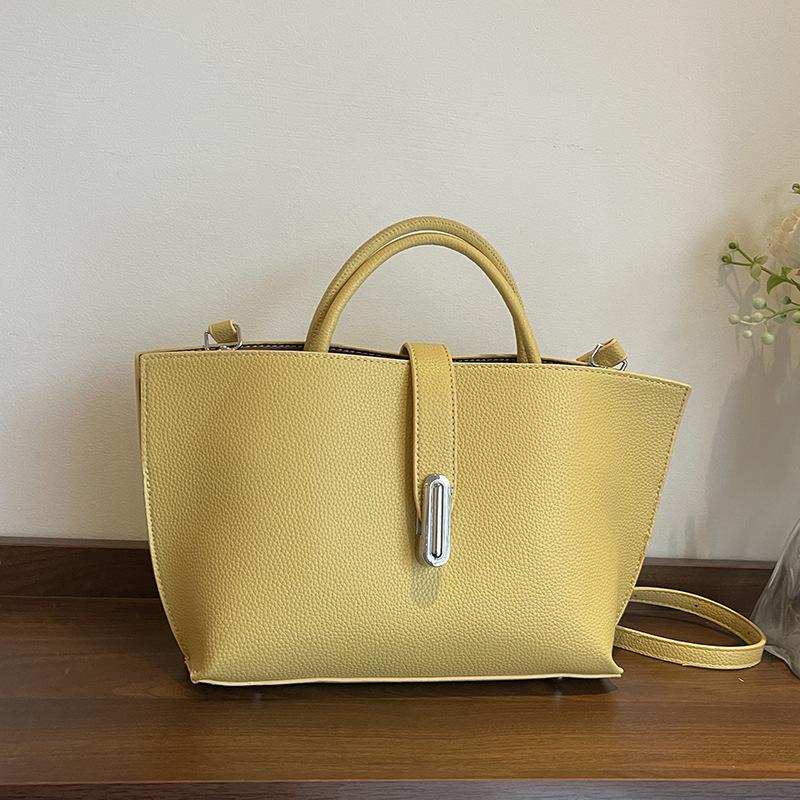 Niche handbag women's spring and summer new commuter shoulder messenger bag large-capacity bucket bag