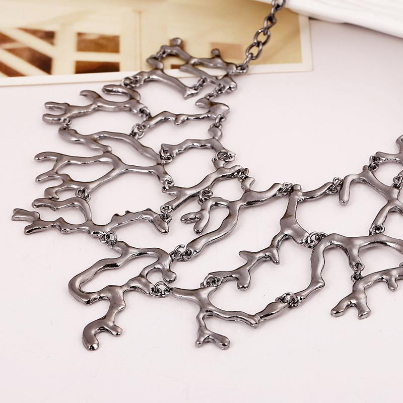 Fashion Solid Color Coral Shaped Women Metal Necklace For Retro Jewelry Lovers