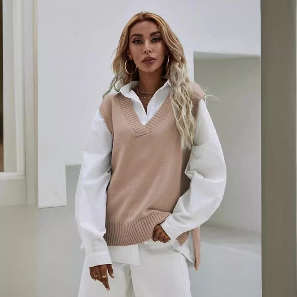 Dámská přiléhavá bezrukávová vesta se svetrovým úpletem s výstřihem do V - Nový jarní pletený top