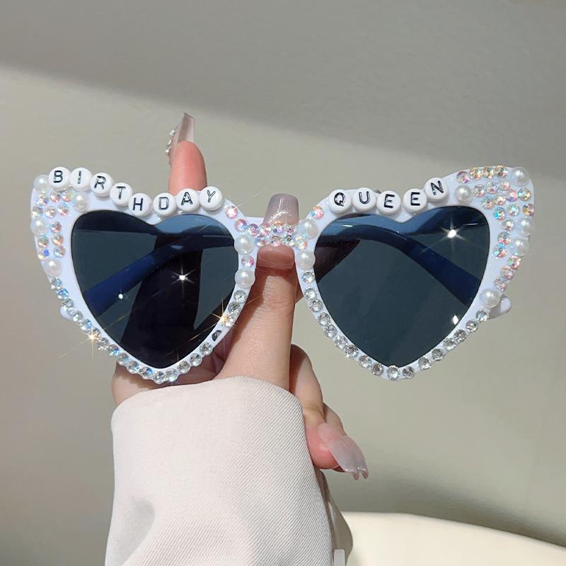 Lunettes de Soleil en Forme de Cœur Femmes Élégantes Cadeau d'Anniversaire Nuances avec Strass et Perles Design Tendance Lunettes de Soleil Faites Main