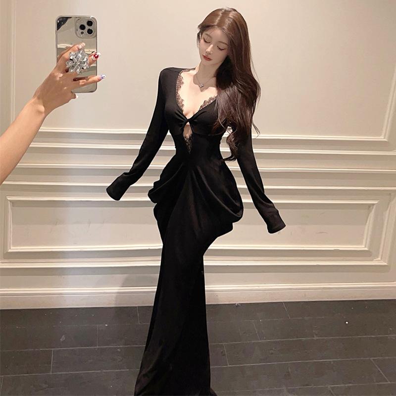 

Женское платье из чистого французского кружева с разрезами и тонким вырезом S чёрный