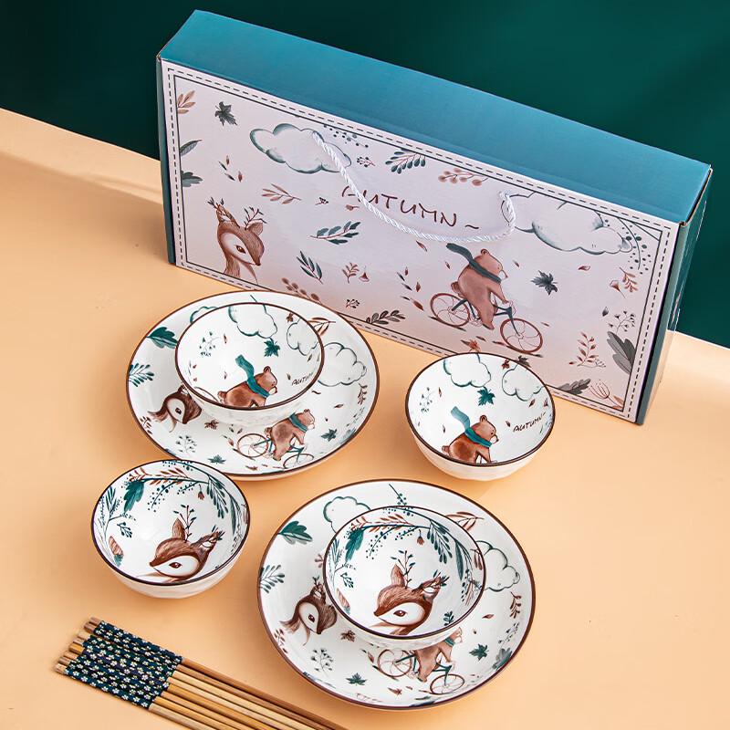 Severský medvěd a jelen Podglazurovaná keramická jídelní sada