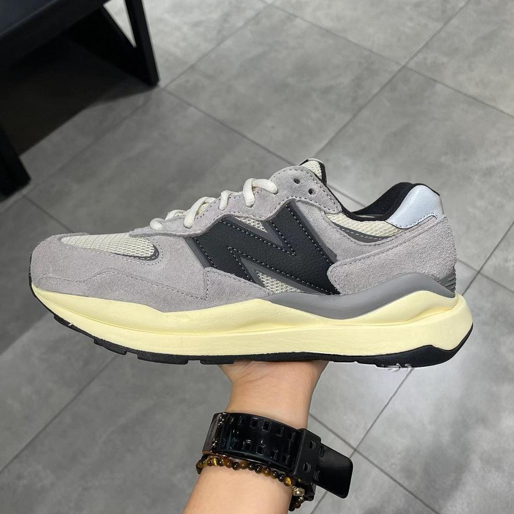 Schuhe Welle New Balance Wei nbr yuan Vorfahre Grau nb Retro Wildleder Laufschuhe Herren und Damen Dad Shoes
