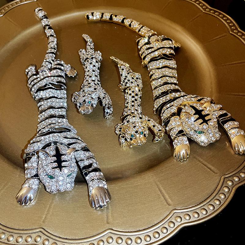 New Vintage Hyperbole Rhinestones Large Tiger Leopard Shoulder Decor Brooches Men Women Unique Design Party Jewelry Accessory