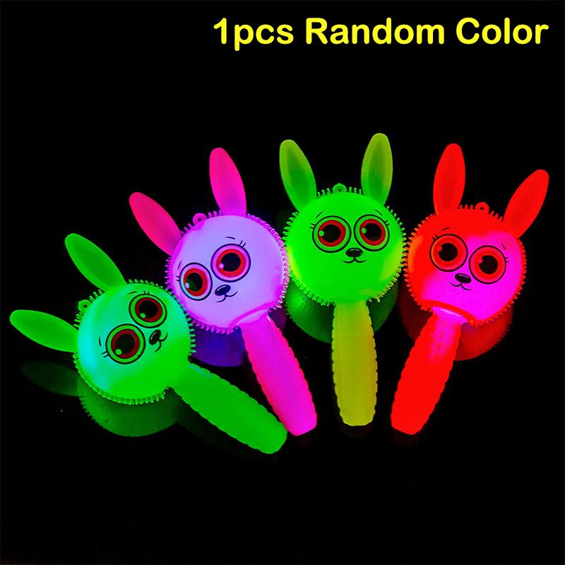 Svítící rukojeť Králík Medvěd Mačkací a volající hračka Hudební hůlka Chrastítko Toet Chrastítko Zvuk a světlo Jsou světla Gumová hůlka