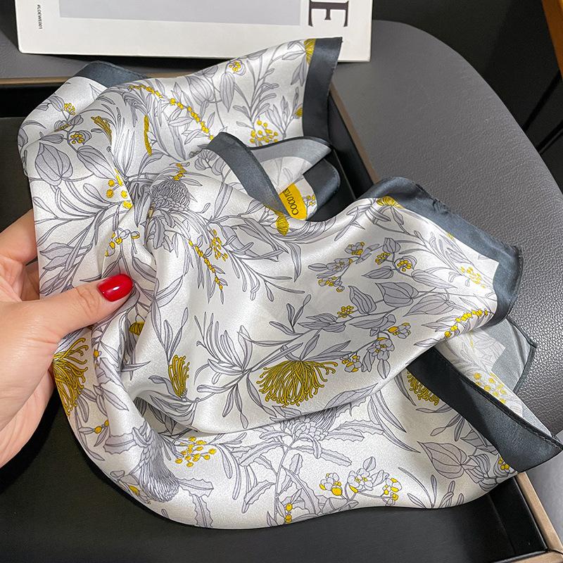 New Spring and Autumn Printed Silk Small Square Scarf Women's Silk Scarf Decorative Scarf Mulberry Silk Shawl Scarf Gift