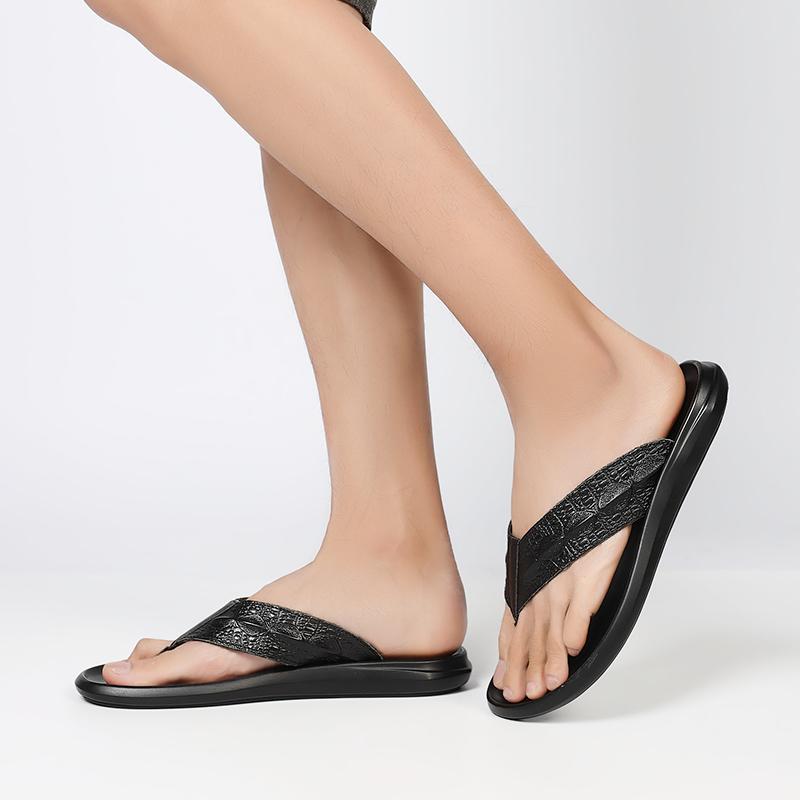 Mode Casual Mode Tofflor Män Halkfria Utomhus Strandskor Manlig Designer Ny Lyx Ko Läder Herr Flip-flops Sommar Herrsko