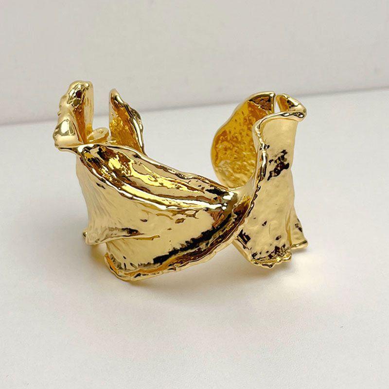 Fashion Designer Metal Knotted Twisted Flower Open-Ended Bracelet Accessible Luxury Fancy Asymmetrical Texture Ruched Bracelet Gold