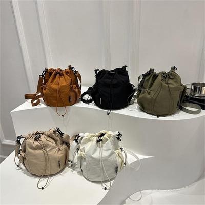 Velkokapacitní stahovací kbelíková taška přes rameno Jednoduchá dámská nákupní taška Pouzdro na mobilní telefon Pouzdro Všestranné opakovaně použitelné crossbody tašky