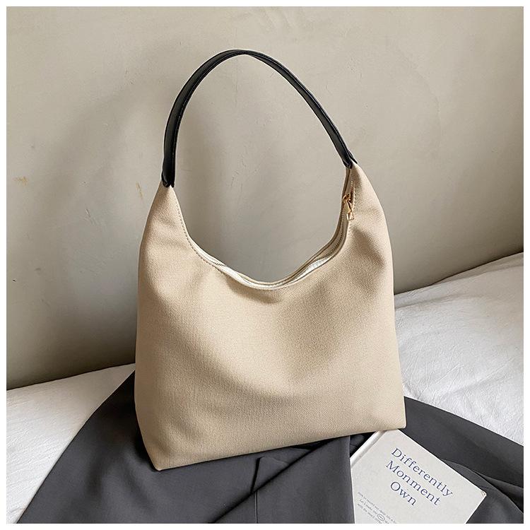 

Ретро большая сумка женская осень 2025 новая в иностранном стиле большая вместимость на плечо высокая ценность сумка-тоут для поездок